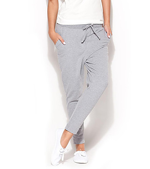 Дамски памучен панталон тип потури в сиво снимка