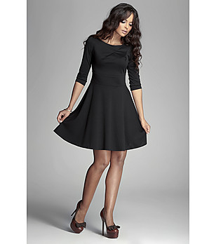 Къса рокля в черен цвят снимка