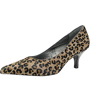 Леопардови заострени обувки на ток от Roberto Botella снимка