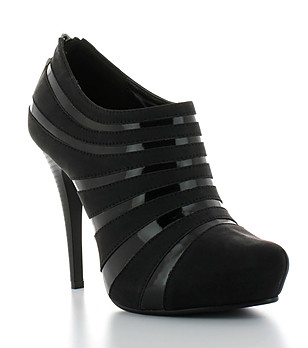 Черни обувки с лачен кант от Milaneli снимка