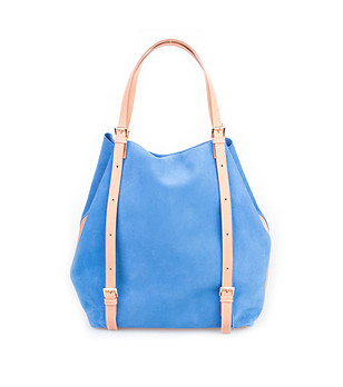 Синя кожена дамска чанта с контрастни елементи снимка