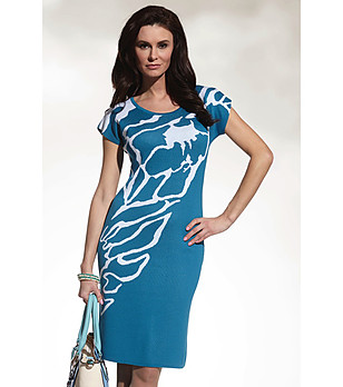 Синя рокля с контрастна декорация снимка