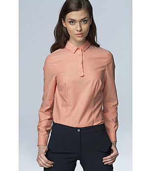 Дамска блуза в цвят сьомга с яка снимка