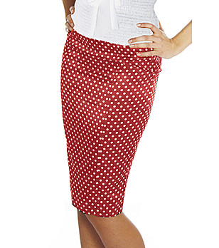 Червена пола с копченца снимка