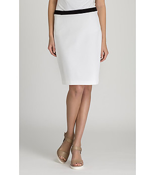 Бяла пола с контрастна талия снимка