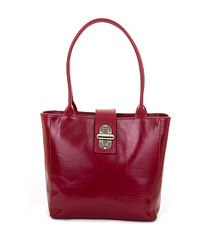Червена дамска чанта от естествена кожа снимка