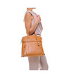 Елегантна дамска чанта с светлокафяв нюанс -4 снимка