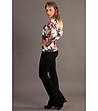 Комплект от блуза с флорален принт и черен панталон-1 снимка