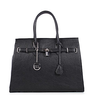 Черна дамска кожена чанта с катинарче снимка
