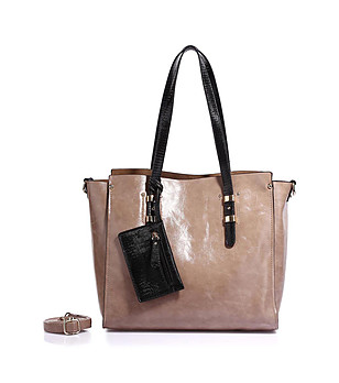 Дамска чанта в цвят таупе с несесер снимка