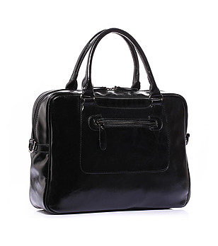 Черна дамска чанта с външни джобове снимка