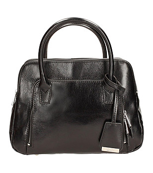 Дамска чанта в черно от естествена кожа снимка