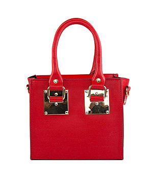 Червена кожена дамска чанта с метални елементи снимка