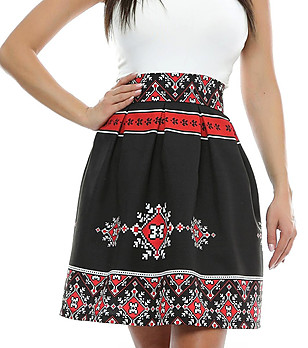 Черна пола с мотиви в червено и бяло снимка