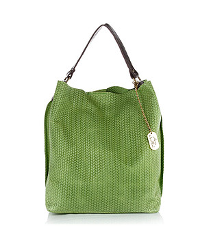 Дълбока кожена дамска чанта в зелено снимка