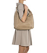 Дамска кожена чанта в пясъчен нюанс със златиста верижка-4 снимка