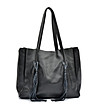 Черна кожена дамска чанта с пискюли Selina-1 снимка