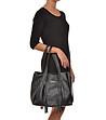 Черна кожена дамска чанта с пискюли Selina-4 снимка