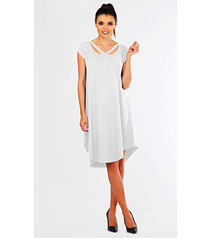 Бяла асиметрична рокля Wiki снимка