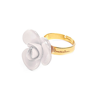 Позлатен дамски пръстен с бяло цвете снимка