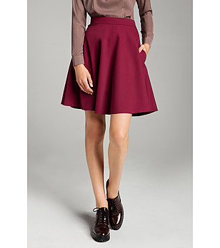 Разкроена пола в цвят бордо снимка