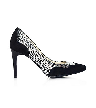 Дамски велурени обувки в черно и сребристо снимка