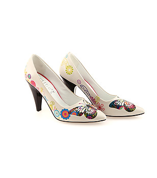 Дамски обувки на ток с принт Цветна пеперуда снимка