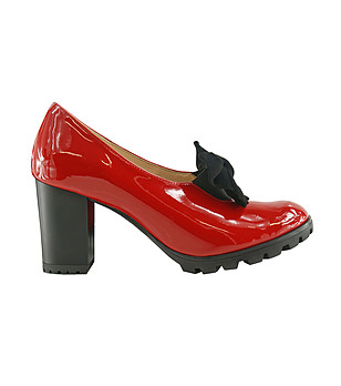 Дамски кожени обувки в червено Rikarda снимка