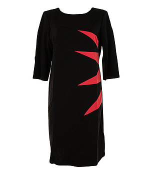 Черна рокля с елементи в цвят корал снимка