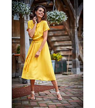 Жълта рокля с колан Chica снимка