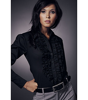 Дамска риза в черно с къдрички снимка