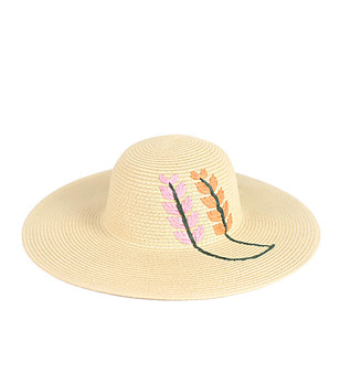 Бежова дамска шапка с флорални мотиви Aura снимка