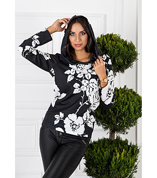Дамска блуза в черно и бяло с флорален принт снимка