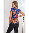 Многоцветна блуза с дизайнерски принт-1 снимка