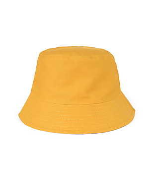 Унисекс памучна шапка в жълто и екрю Dominika снимка