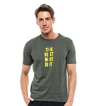Памучна мъжка тениска в каки The best way out снимка