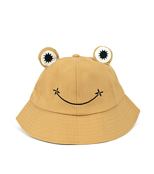 Бежова детска памучна шапка с дизайн Жабка снимка