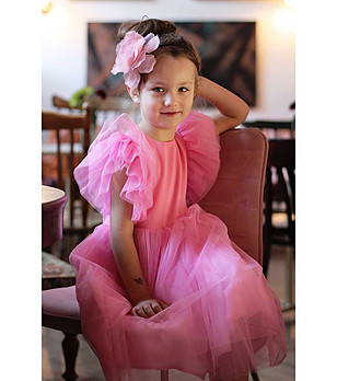 Розова детска рокля с тюл снимка