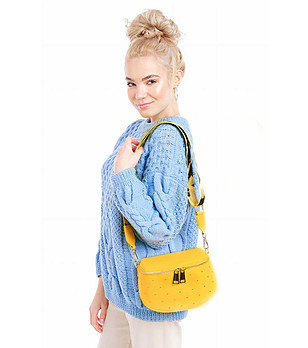 Жълта дамска чанта със златисти капси Sita снимка