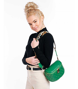 Зелена дамска чанта със златисти капси Sita снимка