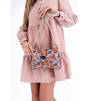 Многоцветна дамска кожена чанта с флорални мотиви Mariela снимка
