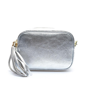 Сребриста малка дамска кожена чанта с металик ефект Irmina снимка
