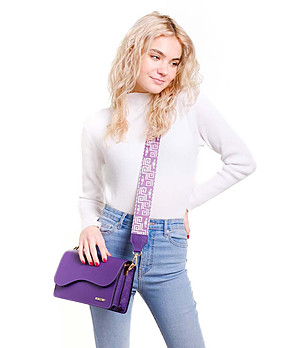 Дамска чанта в лилаво с ефектна презрамка Karra снимка