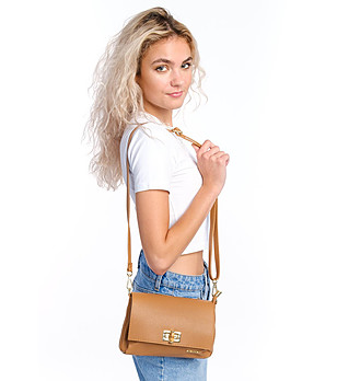 Дамска чанта за рамо в цвят камел от естествена кожа Zosia снимка