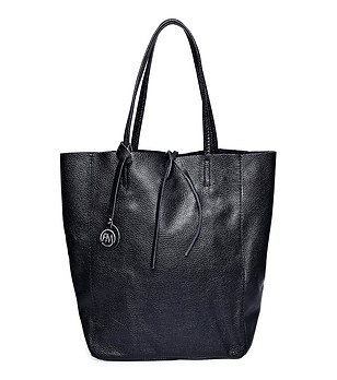 Дамска кожена чанта в черно Adesina снимка