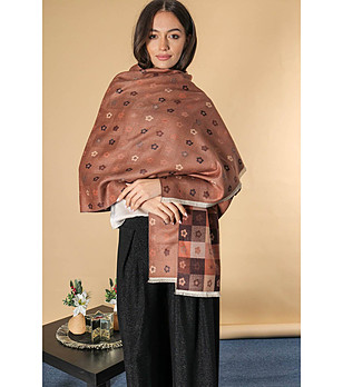 Кафяв дамски шал с принт Aimelia снимка