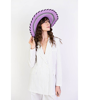 Дамска шапка в лилаво с панделка Perea снимка