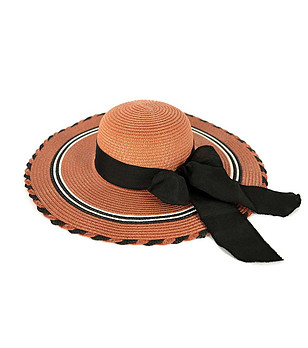 Дамска шапка в цвят керемида с панделка Perea снимка