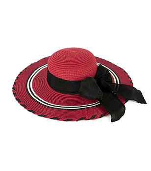 Дамска шапка в цвят бордо с панделка Perea снимка