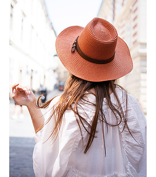Дамска шапка с периферия в цвят керемида Danville снимка